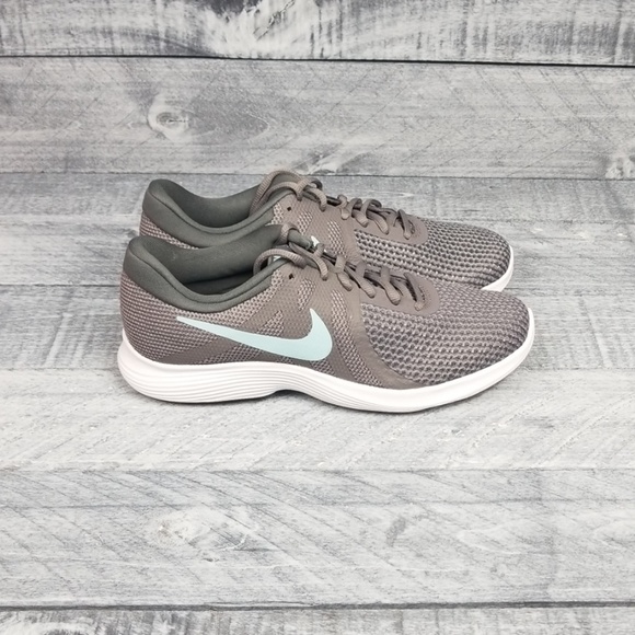 New Nike Revolution 4 - Picture 4 of 7